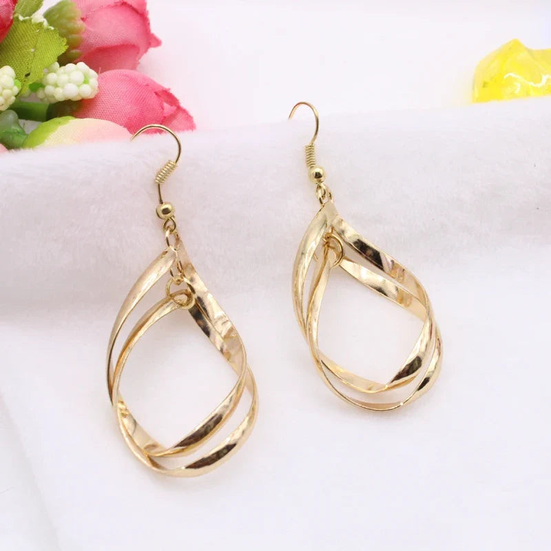 עגילי טוויסט