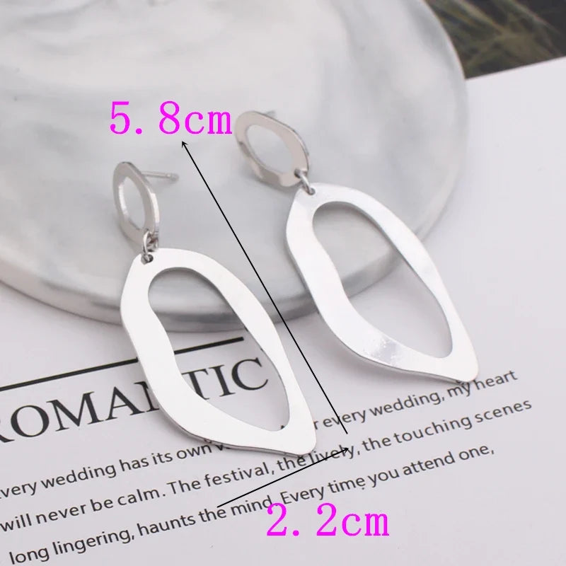 עגילי טוויסט