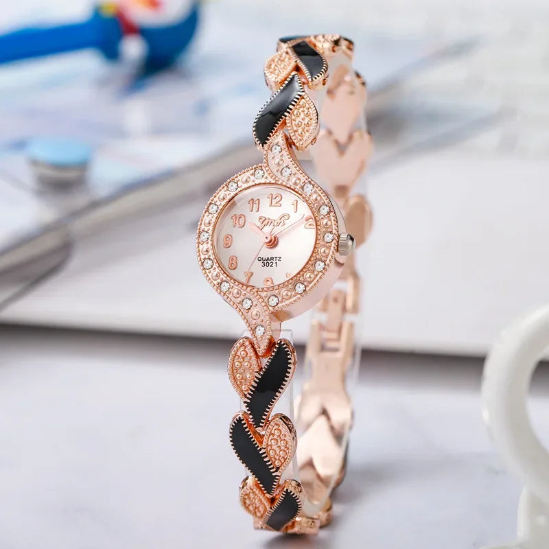 שעון צמיד משובץ