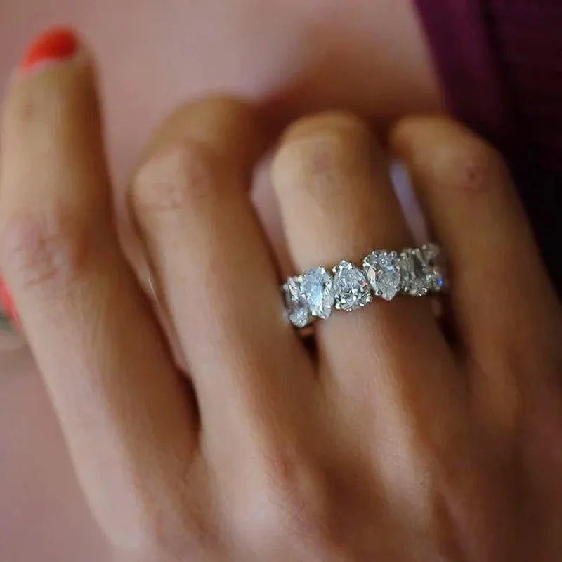 טבעת משובצת זירקון