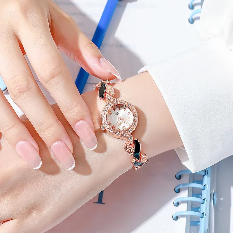 שעון צמיד משובץ