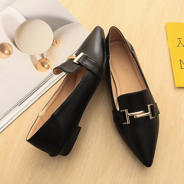 Eliza נעלי בובה מעור בשילוב אבזם