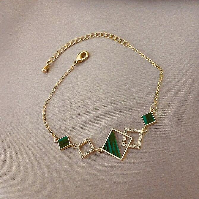 צמיד מרובע אלגנטי